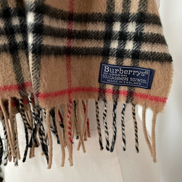 Burberrys of London Cashmere/Wool blend Iconic Scarf - Picture 4 of 10